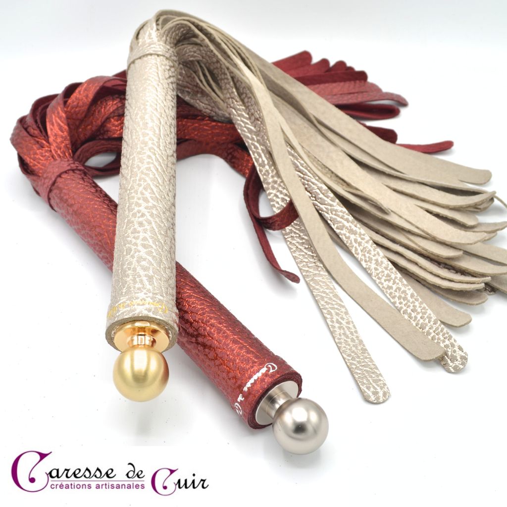 Martinet-cuir-rouge-argenté-doré-brillant-caresse-de-cuir