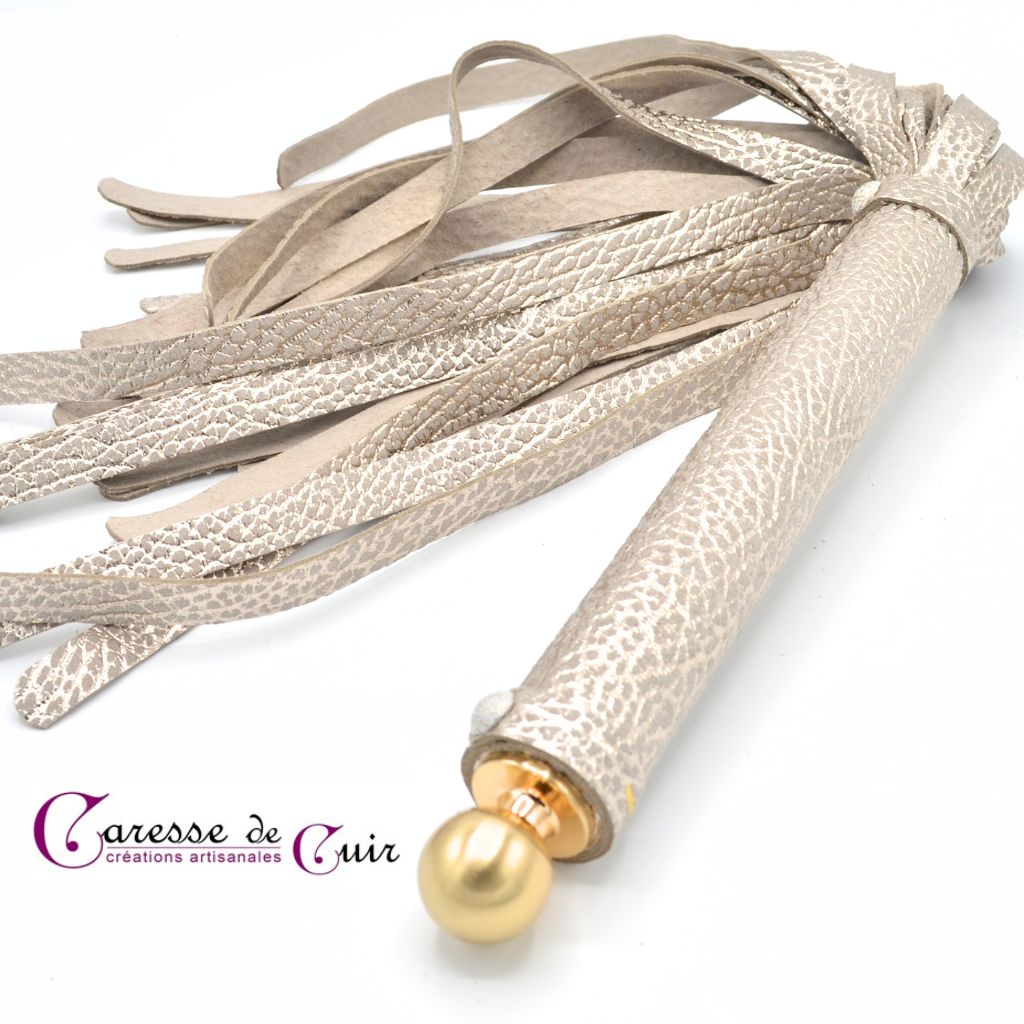 Martinet-cuir-argenté-doré-brillant-caresse-de-cuir-2