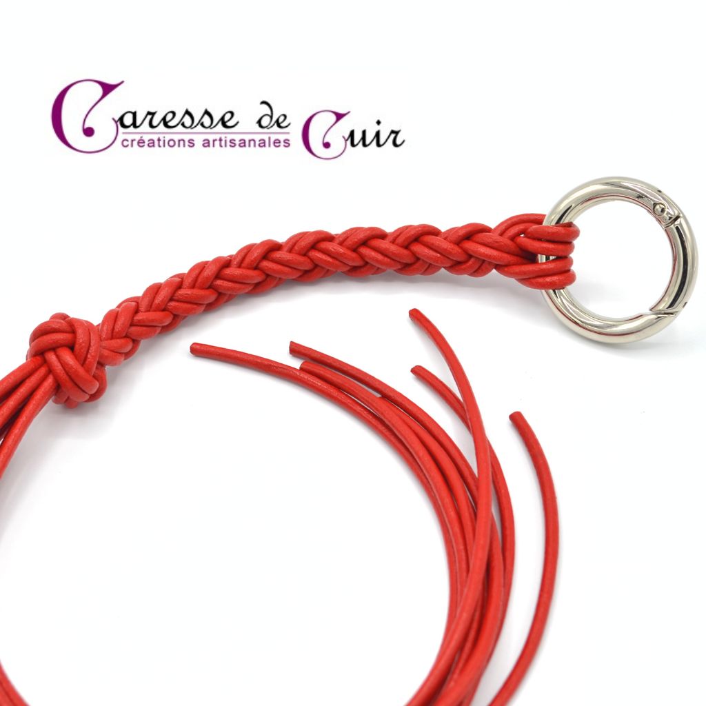Martinet-tout-cuir-manche-tresse-caresse-de-cuir-rouge-3