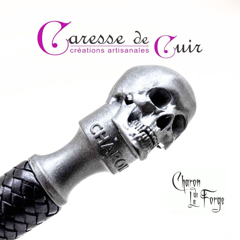 Mini-fouet-charon-noir-argent-caressedecuir-3