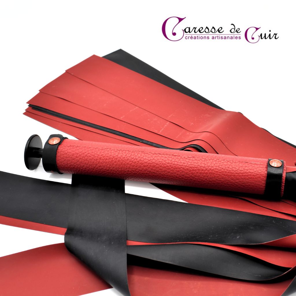 Martinet-latex-noir-rouge-caressedecuir-3
