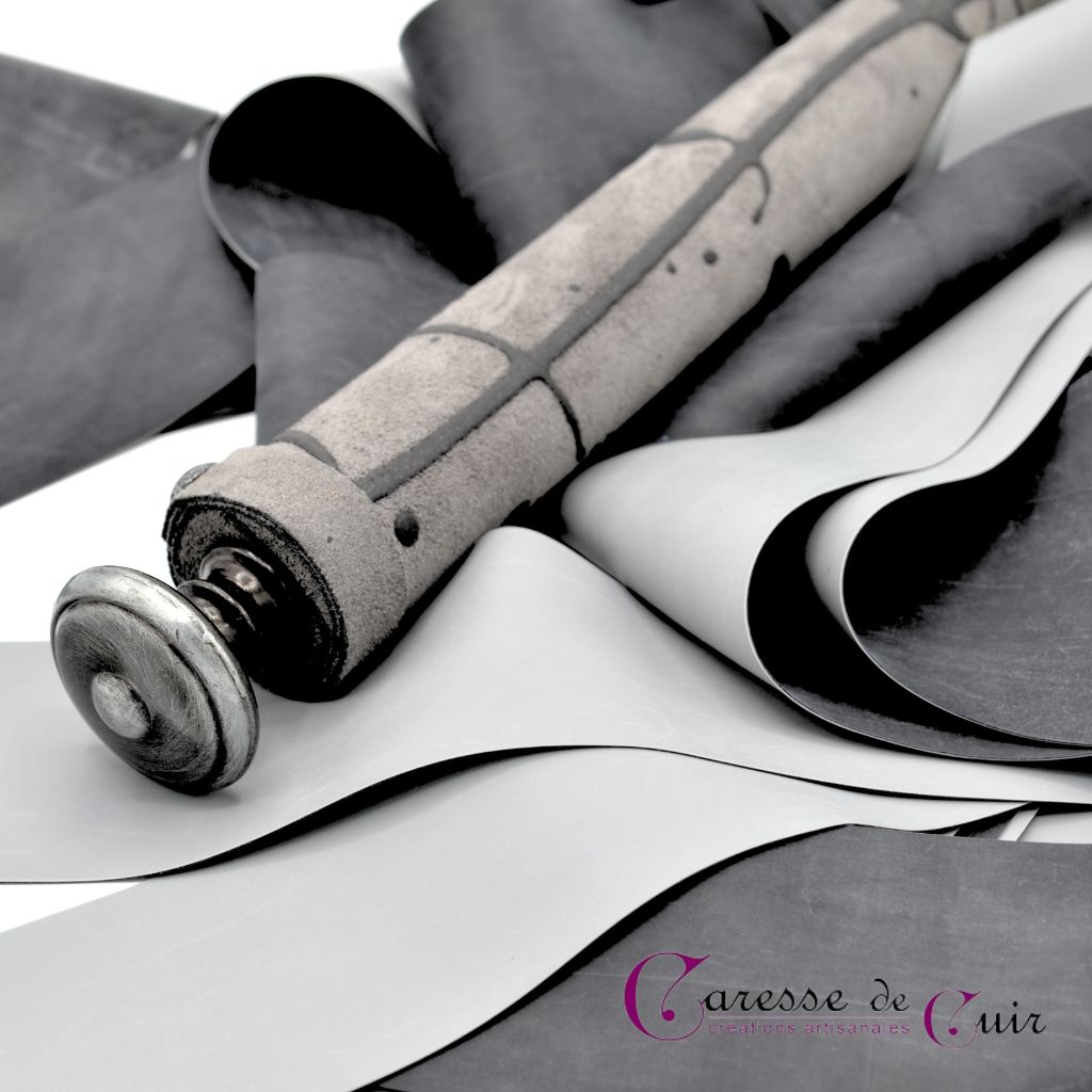 Grand martinet en latex bicolore noir/gris
