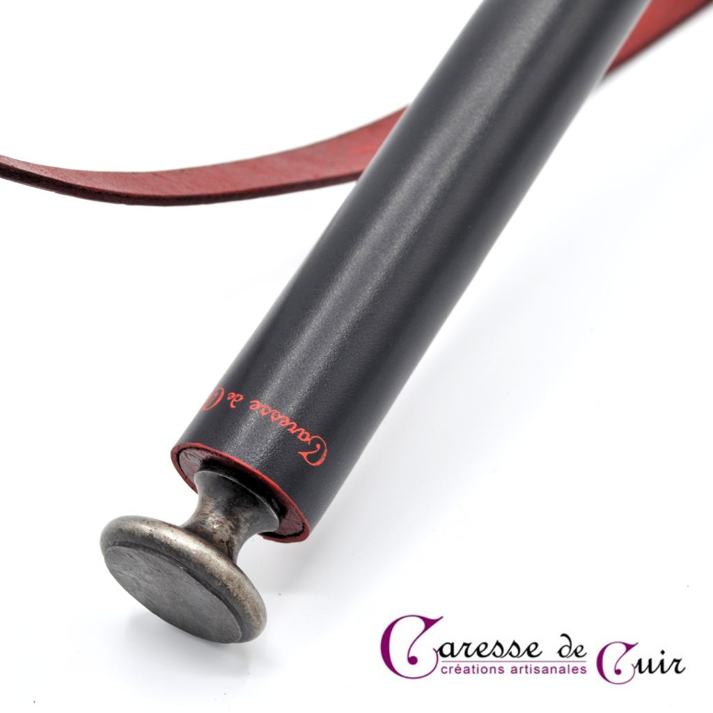 Langue-de-dragon-cuir-noir-rouge-autruche-caresse-de-cuir-1