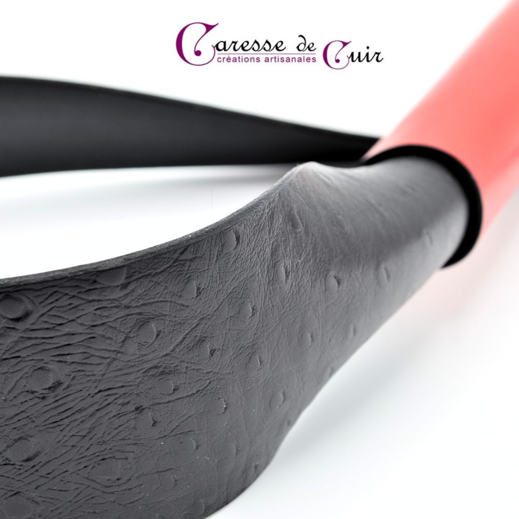 Langue-de-dragon-cuir-rouge-noir-autruche-caresse-de-cuir-1