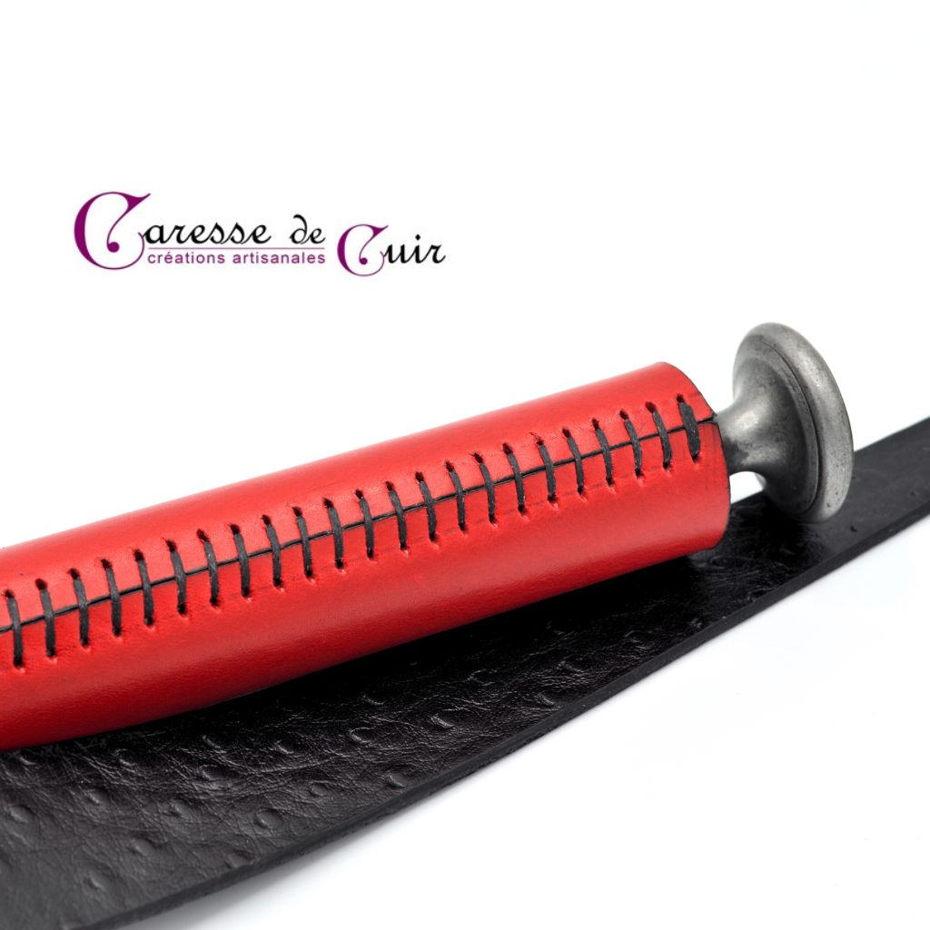 Langue-de-dragon-cuir-rouge-noir-autruche-caresse-de-cuir-2