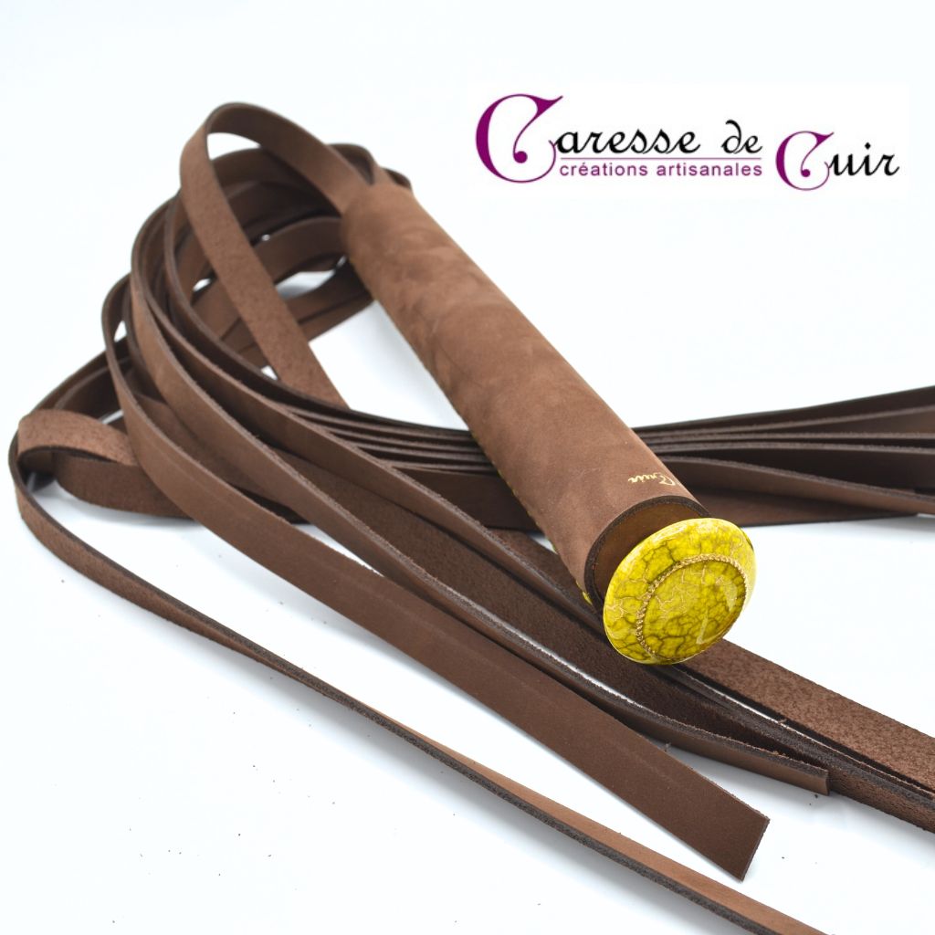 Martinet marron cuir et couture - Pommeau jaune et or