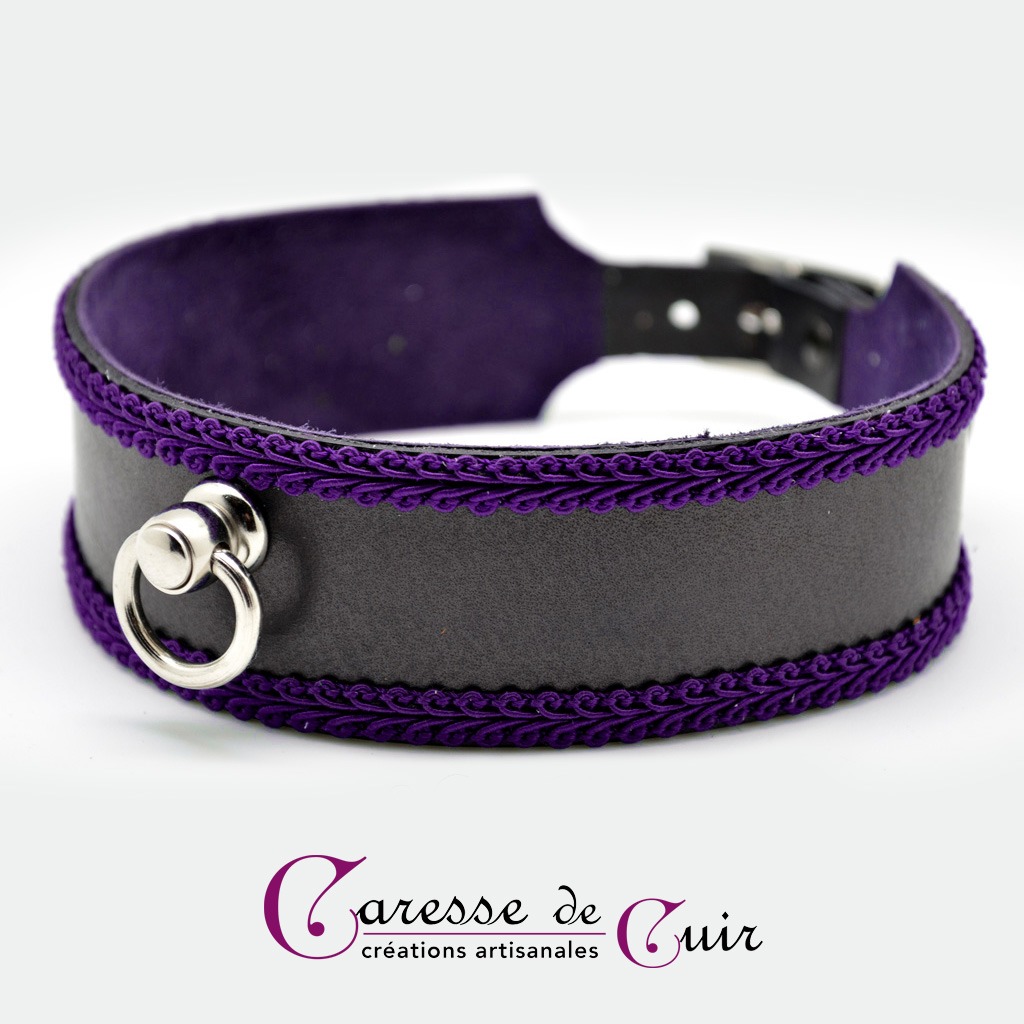 collier-sm-cuir-broderie-anneau-cuir-noir-galon-violet-3