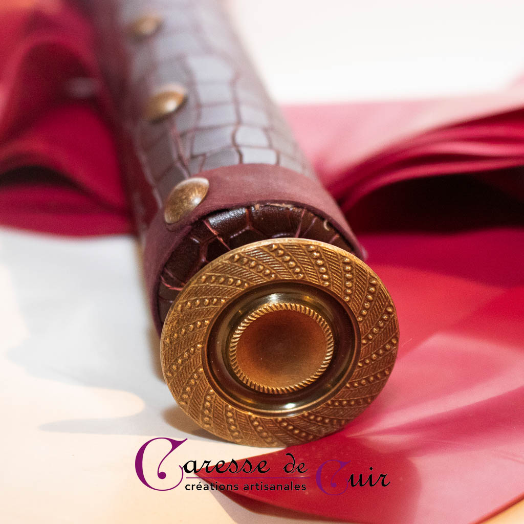 martinet-latex-cuir-bordeaux-2