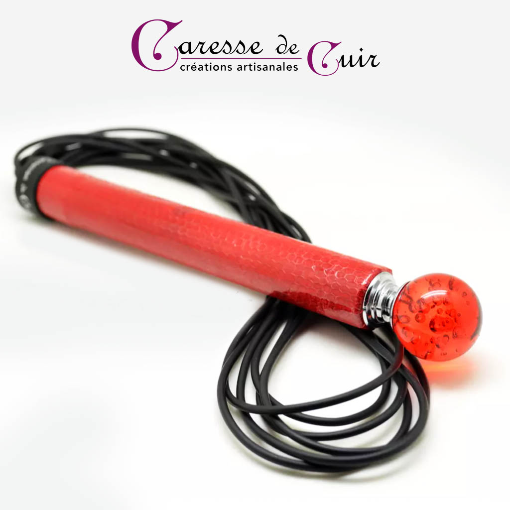 Martinet-latex-rond-peau-serpent-rouge-3