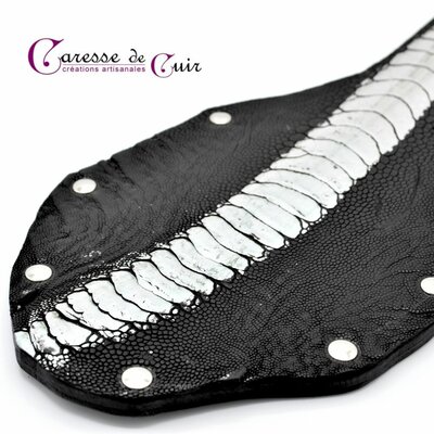 paddle-autruche-noir-argent-caresse-de-cuir