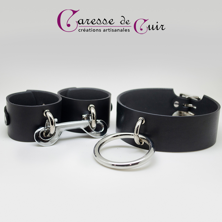 Salomé K Ensemble BDSM bracelets et collier Les ensembles Caresse de Cuir