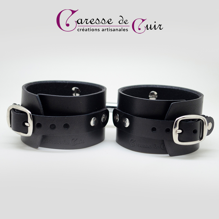 Salomé K Ensemble BDSM bracelets et collier Les ensembles Caresse de Cuir