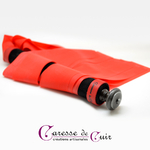 Martinet-latex-rouge-cuir-noir-pommeau-etain-1