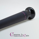 Cravache-cuir-bdsm-caresse-de-cuir-violet-noir-6