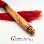 caresse de cuir-martinet-manche-bois-if-crin-rouge-3