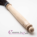 martinet-crin-noir-manche-bois-charme-caresse-de-cuir-2