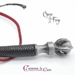 Fouet-Charon-dégradé-noir-rouge-1