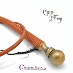 Fouet-Charon-marron-vieil or-caresse-de-cuir-2