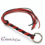 Martinet-tout-cuir-manche-tresse-caresse-de-cuir-rouge-noir-3