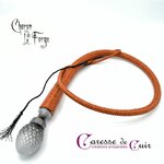 Fouet-Charon-marron-pommeau-argenté-caresse-de-cuir
