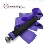 Martinet-cuir-noir-latex-violet-caressedecuir-1