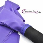 Martinet-cuir-noir-latex-violet-caressedecuir-3