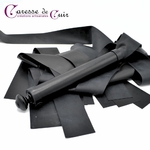 Grand-martinet-latex-noir-caresse-de-cuir-1