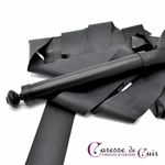 Grand-martinet-latex-noir-caresse-de-cuir-2