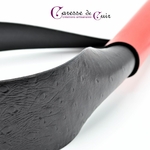 Langue-de-dragon-cuir-rouge-noir-autruche-caresse-de-cuir-1