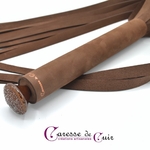Martinet-cuir-marron-couture-pommeau-paillettes-caresse-de-cuir-1