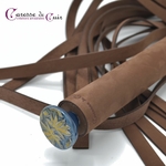 Martinet-cuir-marron-couture-pommeau-bleu-caresse-de-cuir-3