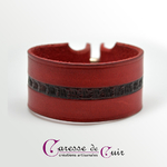Bracelet-cuir-rouge-martelage-noir-fermoir-manille-argenté-2