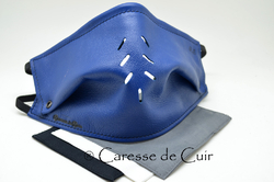 sur masque de protection en cuir avec 3 filtres double epaisseur en tissus lavable bleu caressedecuir