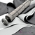Grand-martinet-latex-bicolore noir-gris-caresse-de-cuir-2