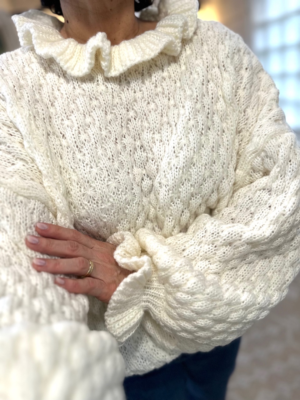 pull ecru col volant