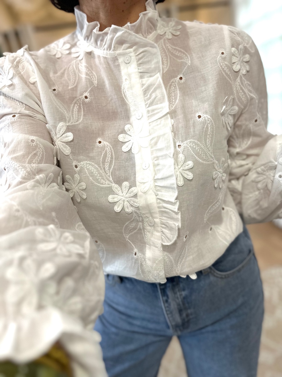 blouse blanche à fleurs