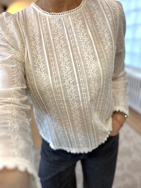 blouse  ecrue brodée