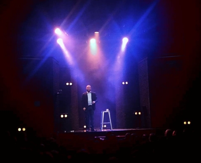 bracco-magicien-gala-hypnose-theatre-magic box
