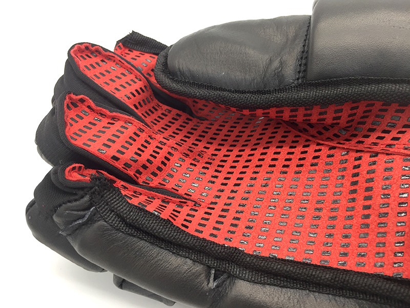gants-cuirassiers-paumes-rouges
