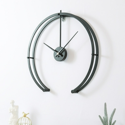 Horloge grand modèle design futuriste
