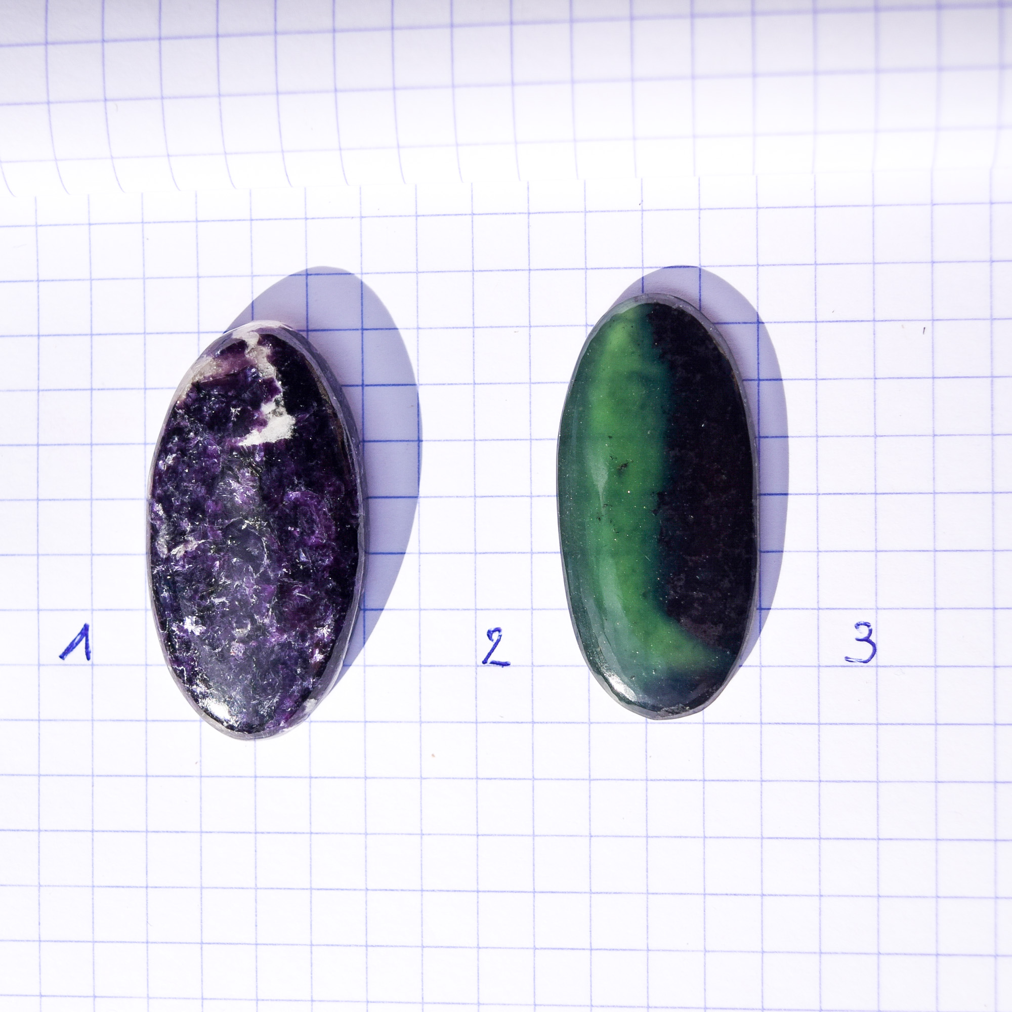 RÉSERVATIONS : Jade néphrite et Lepidolite