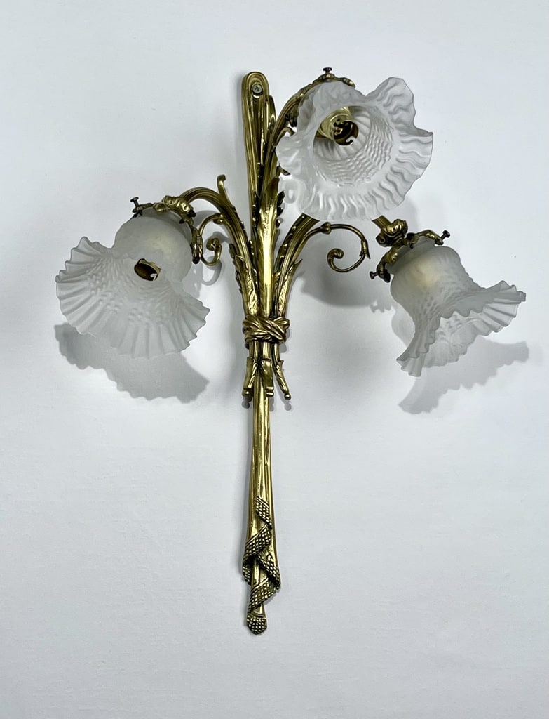 paire-d-appliques-en-bronze-lampes-anciennes-style-classique-decoration-antiquaie