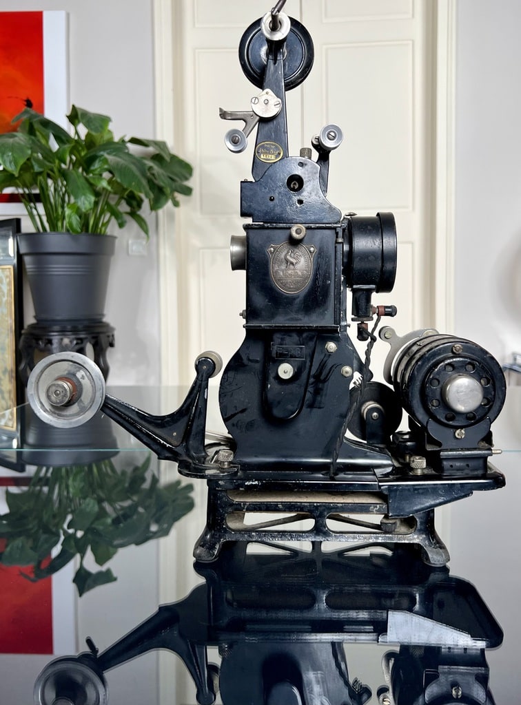 projecteur-de-cinema-ancien-pathe-baby