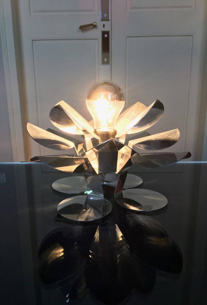 lampe-seventies-fleur-metallique-brocante-antiquites