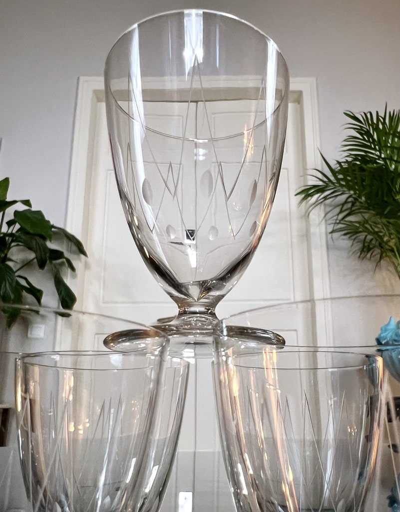 verres-en-cristal-decor-ciselé-service-digestif-20-siecle-vaisselle-vintage
