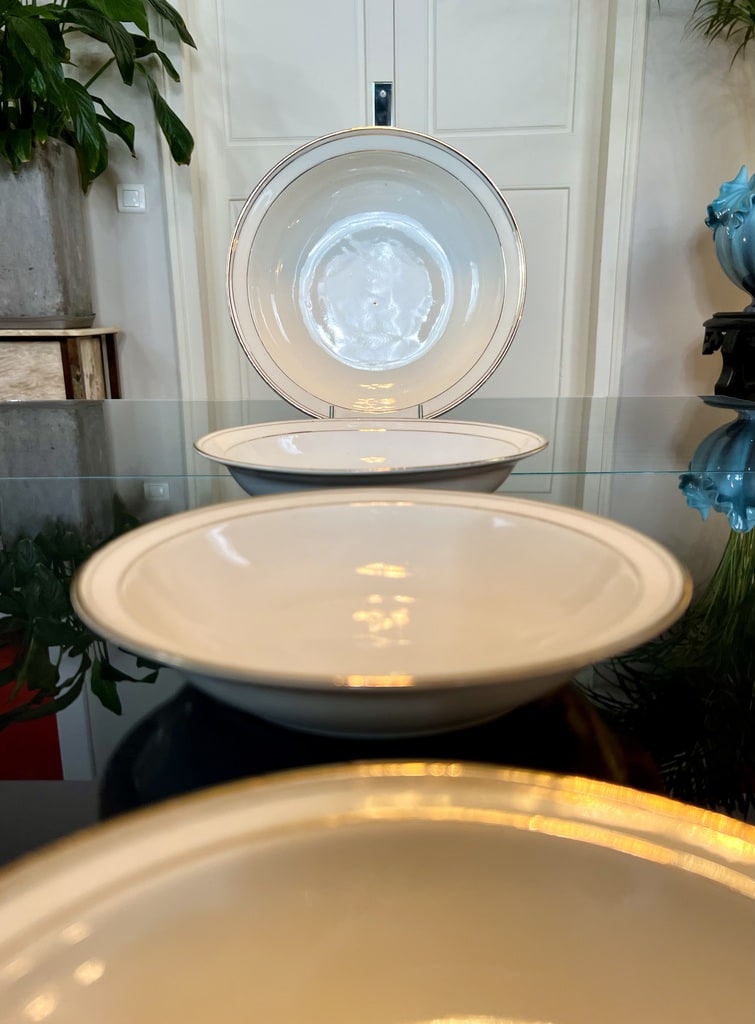plats-de-service-gigogne-porcelaine-blanche-france-19e-siècle-antiquaire-en-ligne