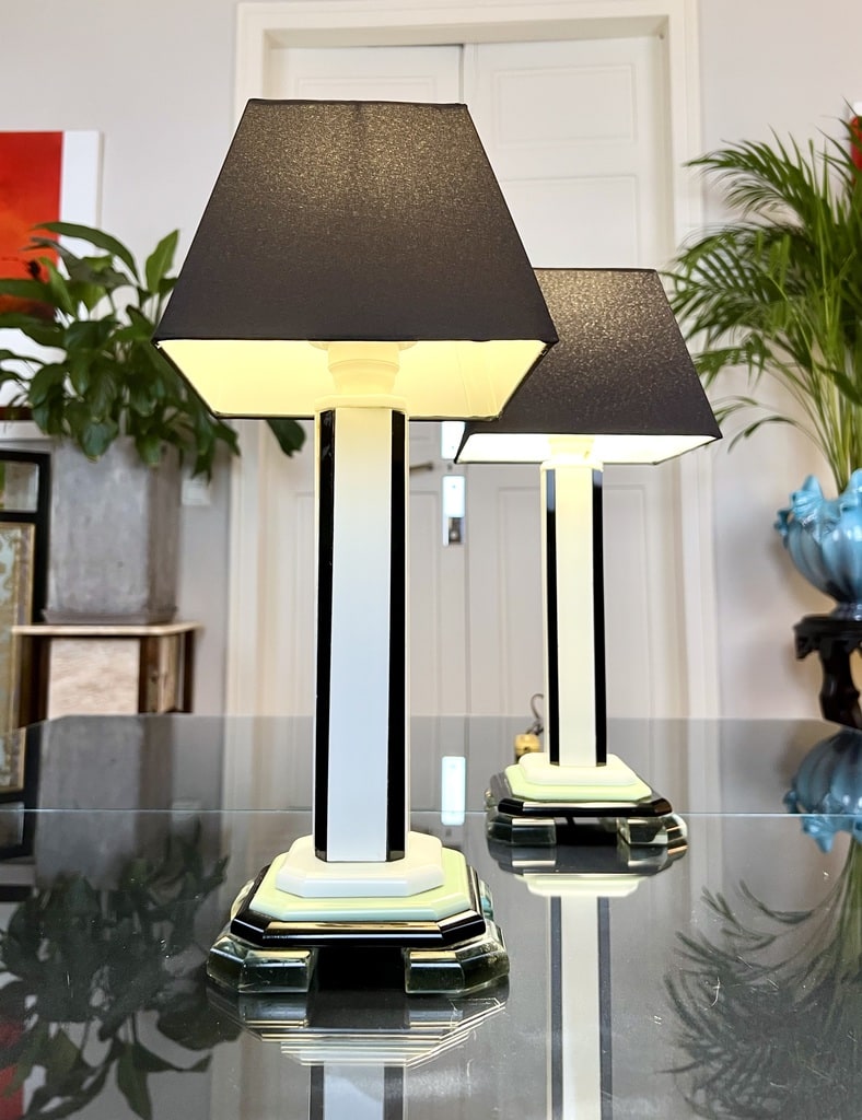Paire de lampes Art Déco moderniste en opaline - Blanc Noir Céladon - 20e siècle