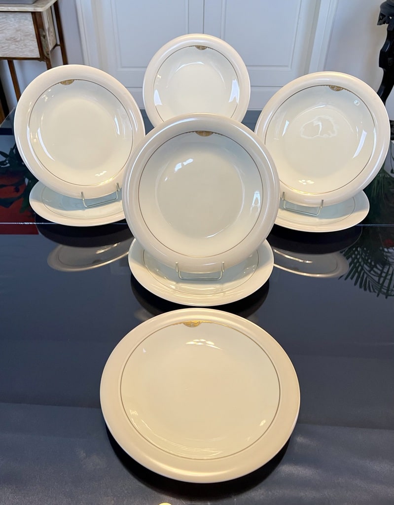 service-assiettes-porcelaine-monogrammes-or-fin-art-deco-style-moderne-brocante-en-ligne