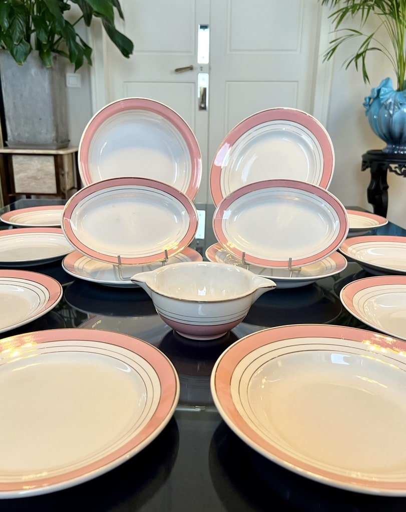 service-de-table-ancien-art-deco-lunveille-demi-porcelaine-blanche-marli-rose-filets-or-fin-vaisselle-20e-siecle-brocante
