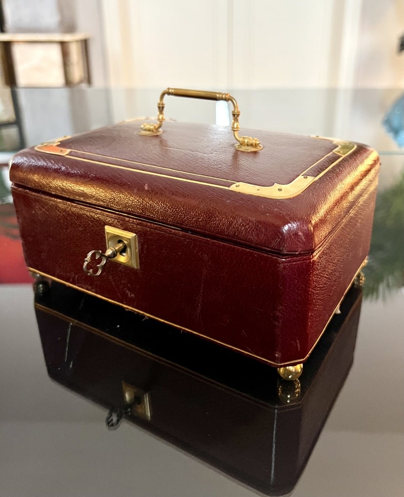 necessaire-boite-couture-ancienne-cuir-soie-bleu-capitone-19-siecle-antiquites-brocante